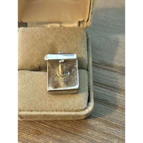 GUC Vintage Two Sword Silver Tone Cuff Link Black Background Silver Design - Picture 2 of 2